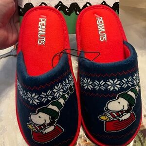 New with tags Peanuts Snoopy slippers size 13 / 1.